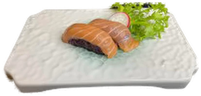 077. Nigiri de Arroz Negro con Salmón